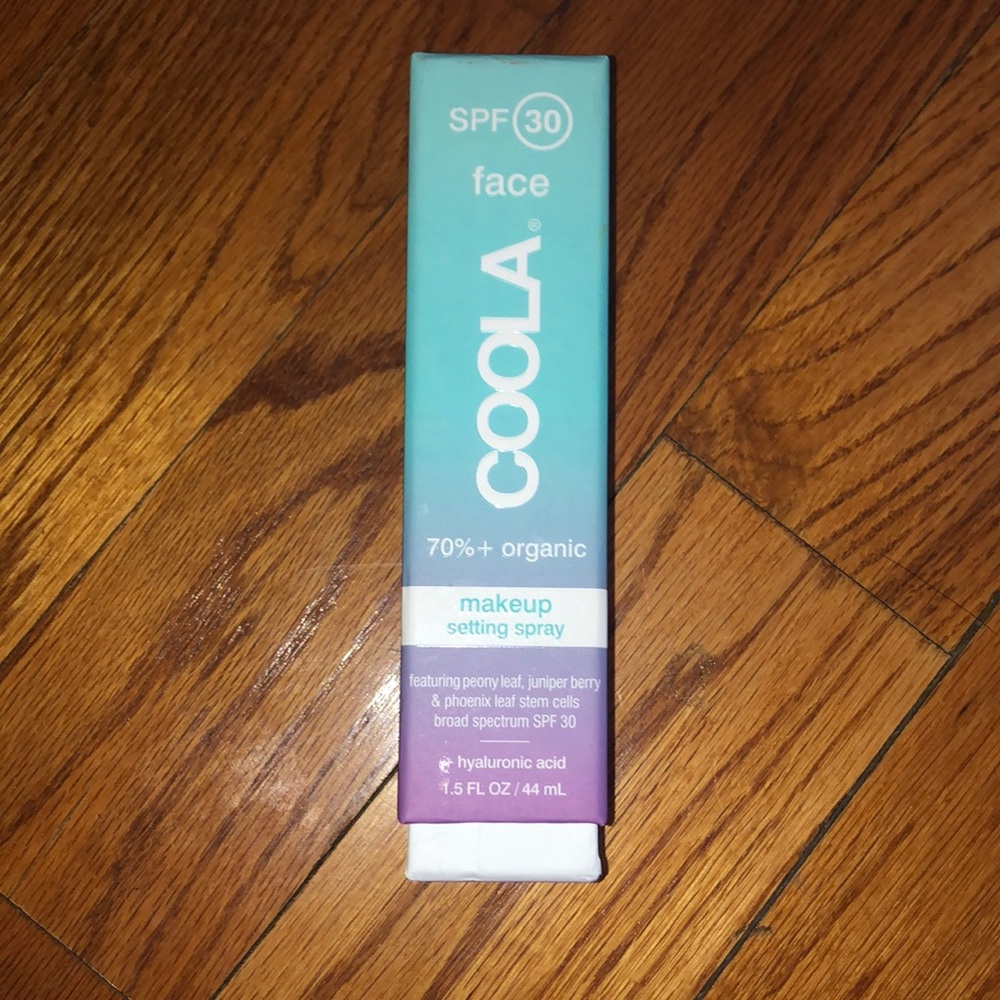 NWB brand new coola make up setting spray spf 30